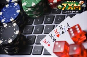 Mga Chips, Baraha, Dice at Laptop na ginagamit sa tamang sistema ng pagtaya sa online casino